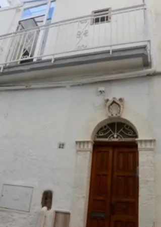 La Casetta Del Borgo オストゥーニ